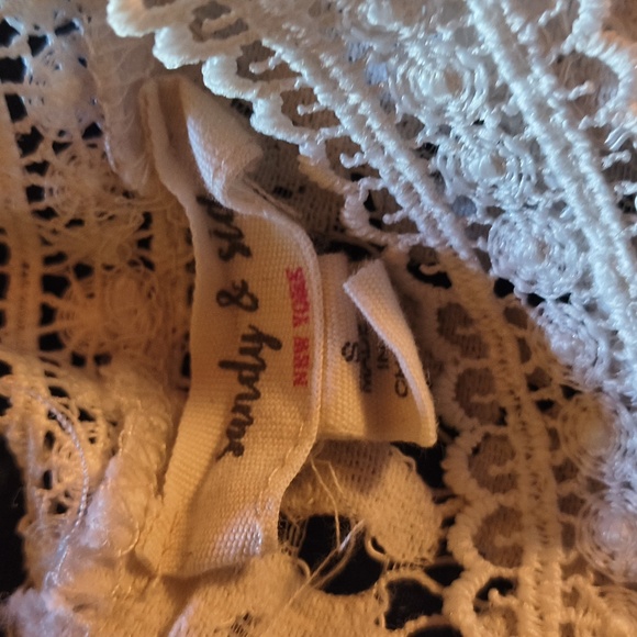 SANDY & SID Elegant White Lace Top - Picture 5 of 5